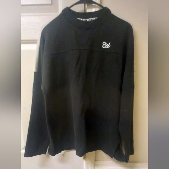 #19 Adorable VS Pink Crew 🤍🖤 - Picture 2 of 7